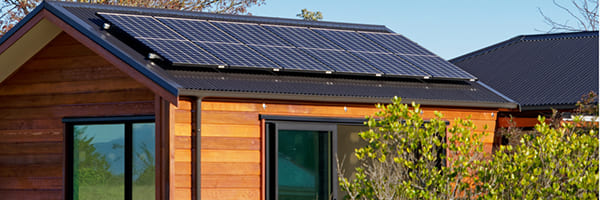 Grid-Tied Solar Systems vs. Off-Grid